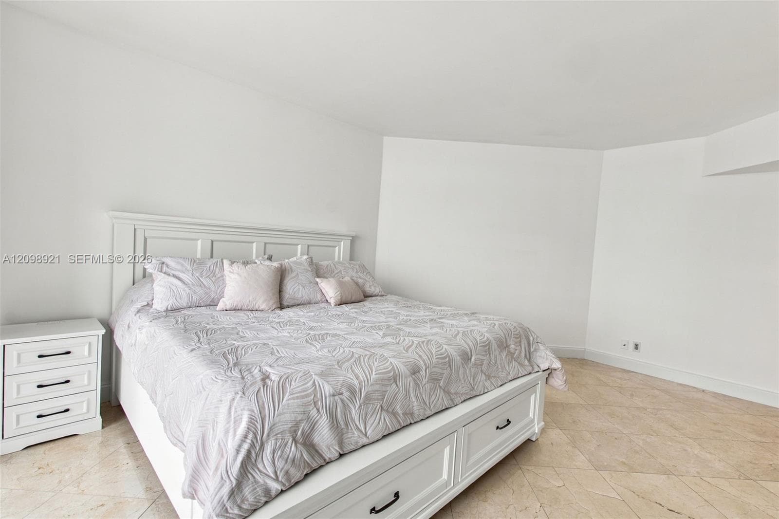 Oceania III · #1832 in Sunny Isles Beach - Photo 16