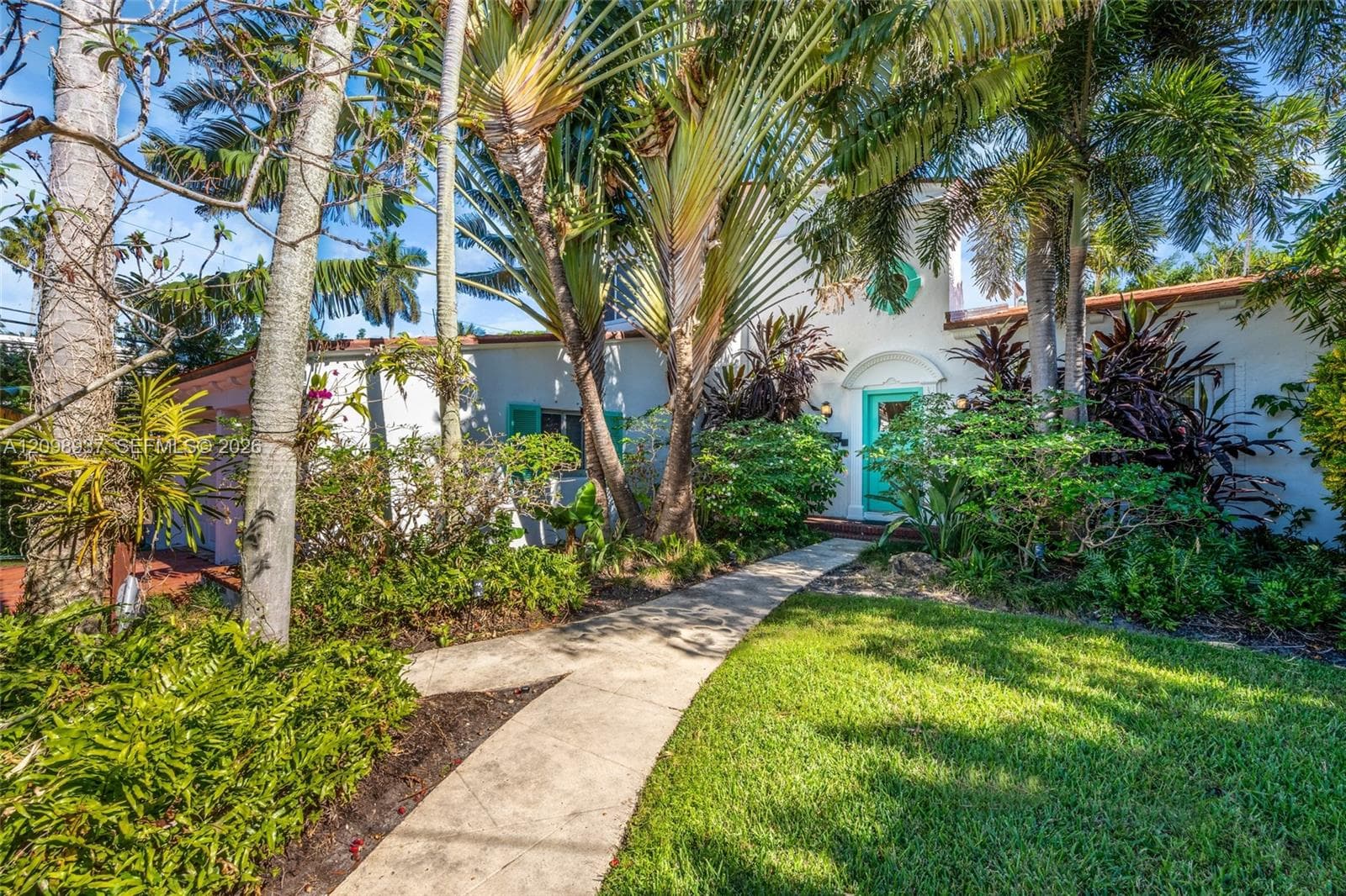 6415 Pine Tree Drive Cir photo 2
