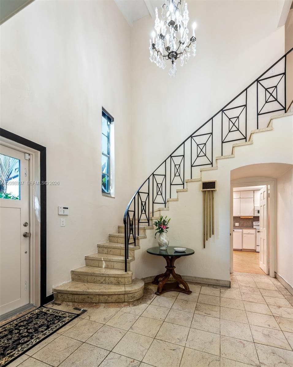 6415 Pine Tree Drive Cir photo 5
