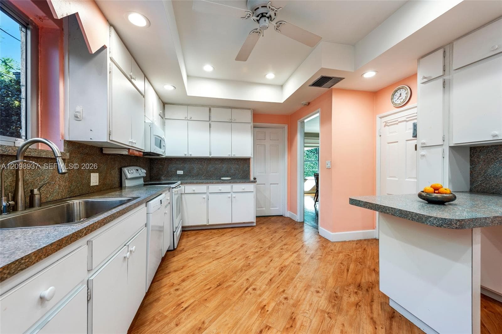 6415 Pine Tree Drive Cir photo 10