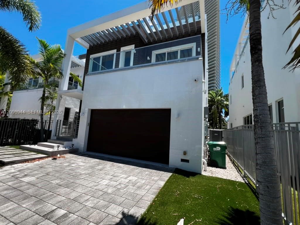 18975 Atlantic Blvd photo 1
