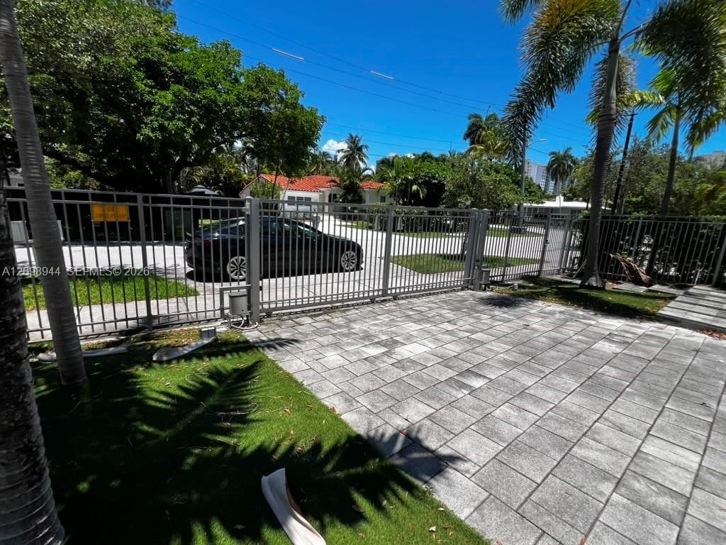 18975 Atlantic Blvd photo 4