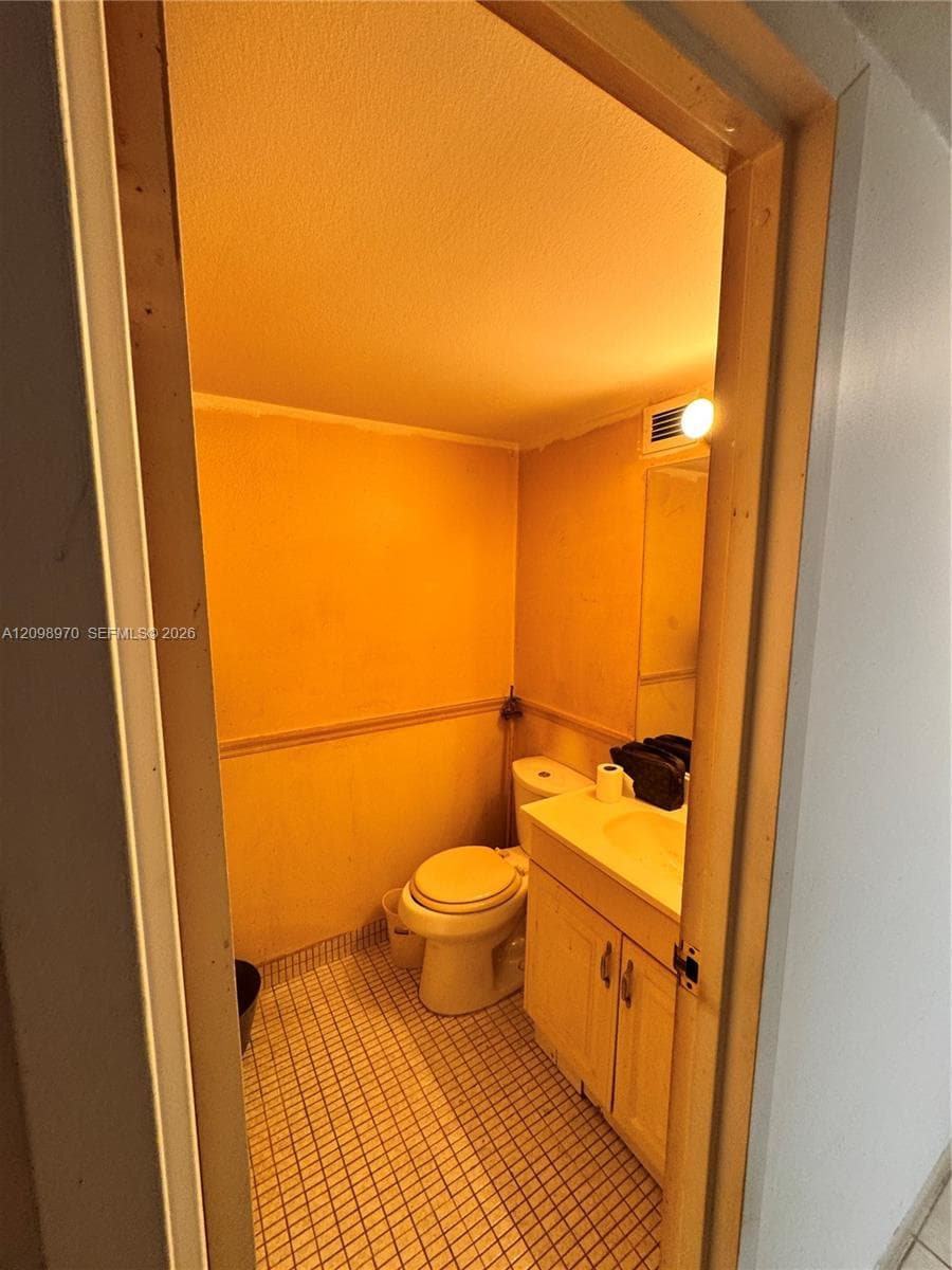 DESOTO PARK CONDO · #103 in Hallandale Beach - Photo 5