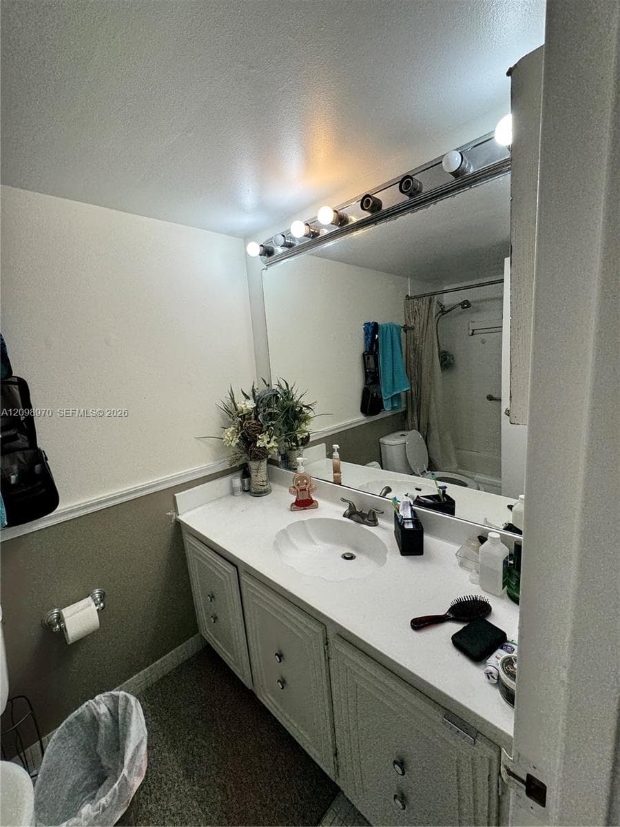 DESOTO PARK CONDO · #103 in Hallandale Beach - Photo 9