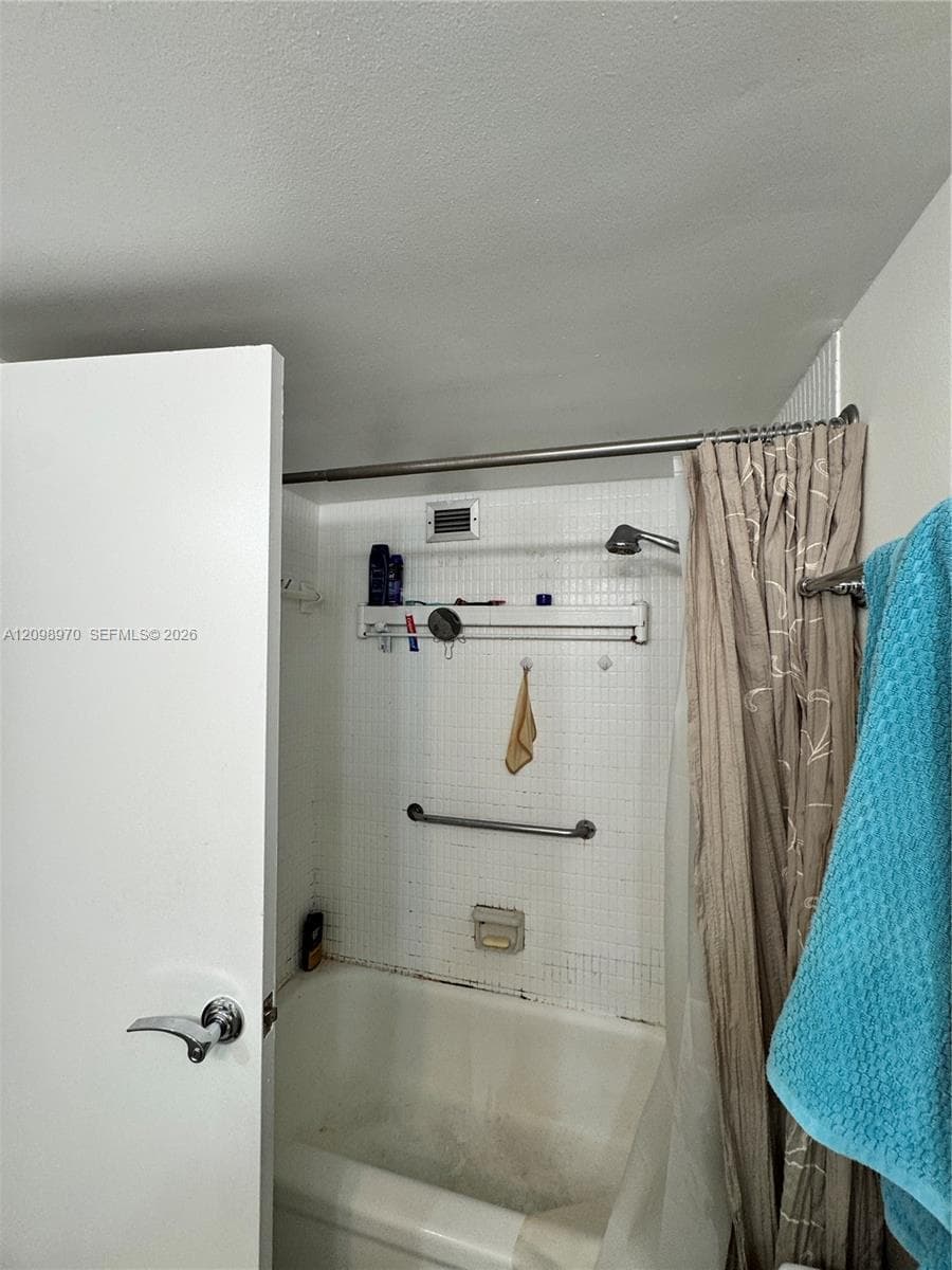 DESOTO PARK CONDO · #103 in Hallandale Beach - Photo 10
