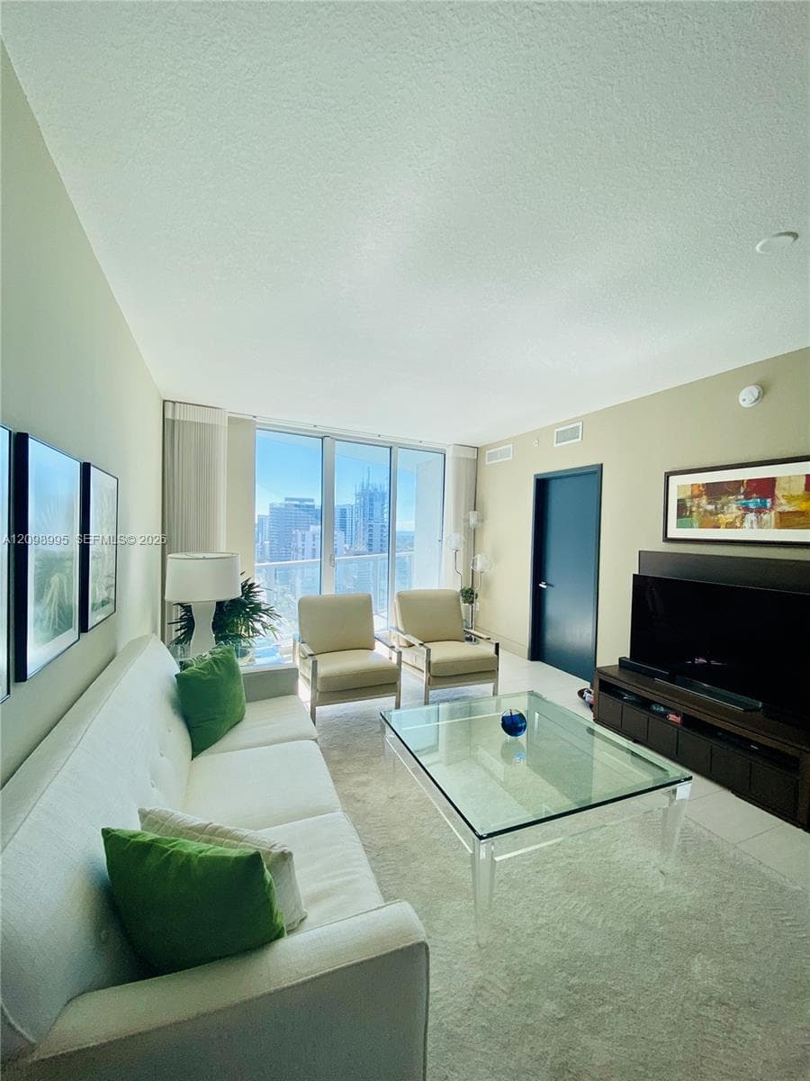 Latitude on the River · #1702 in Miami - Photo 2