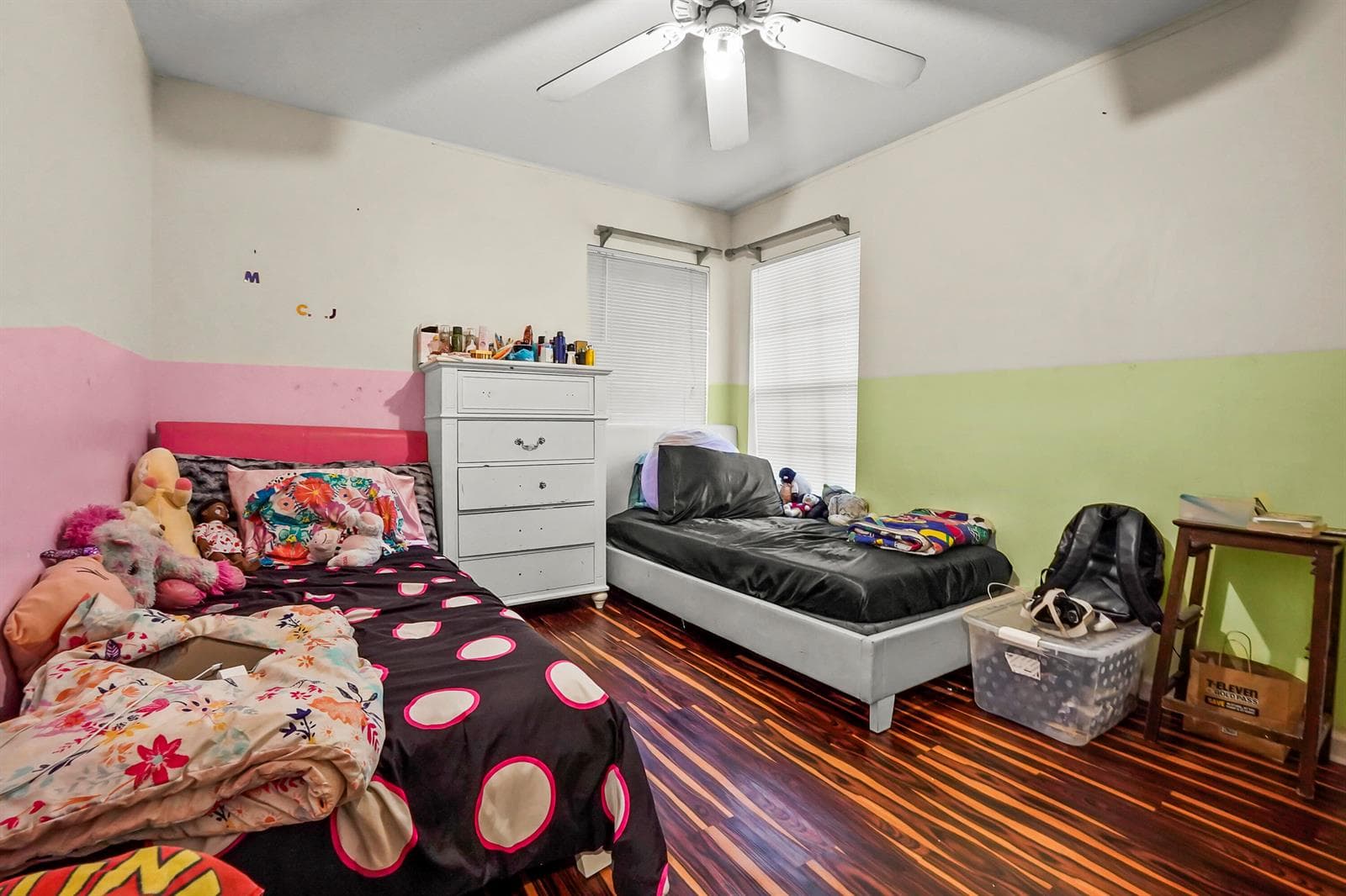 37 Bedroom 01