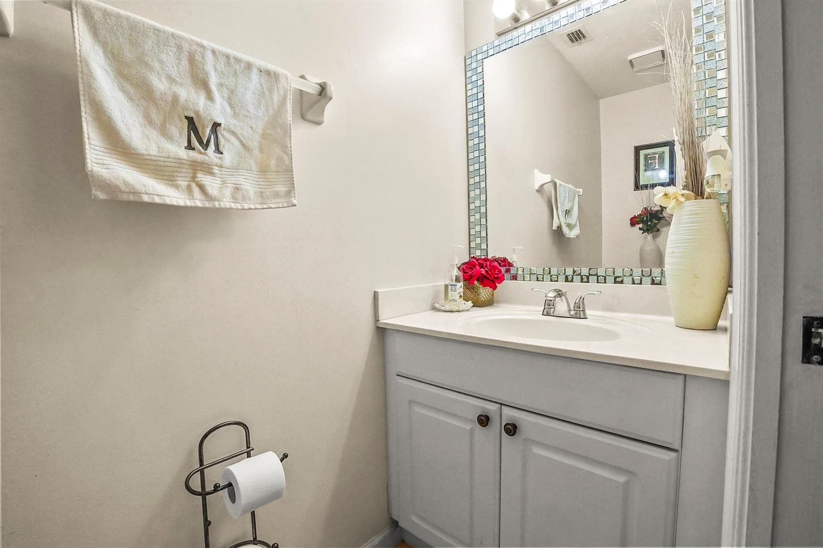 29 Bathroom 01