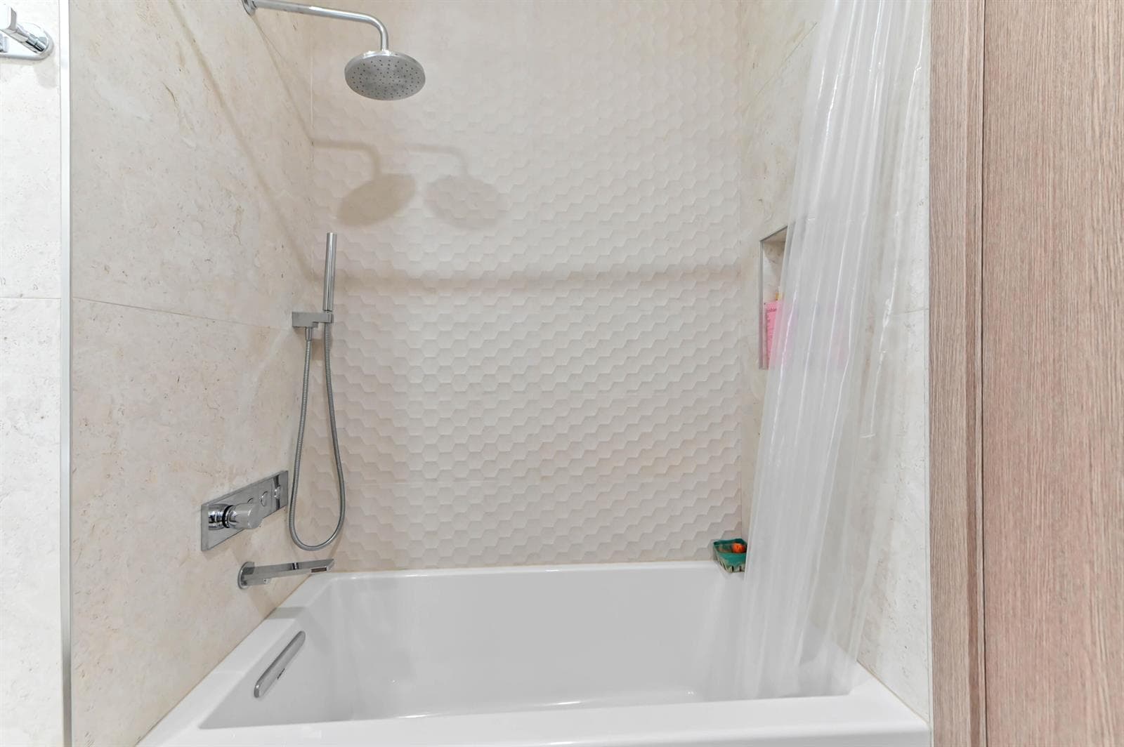 08 bathroom 02