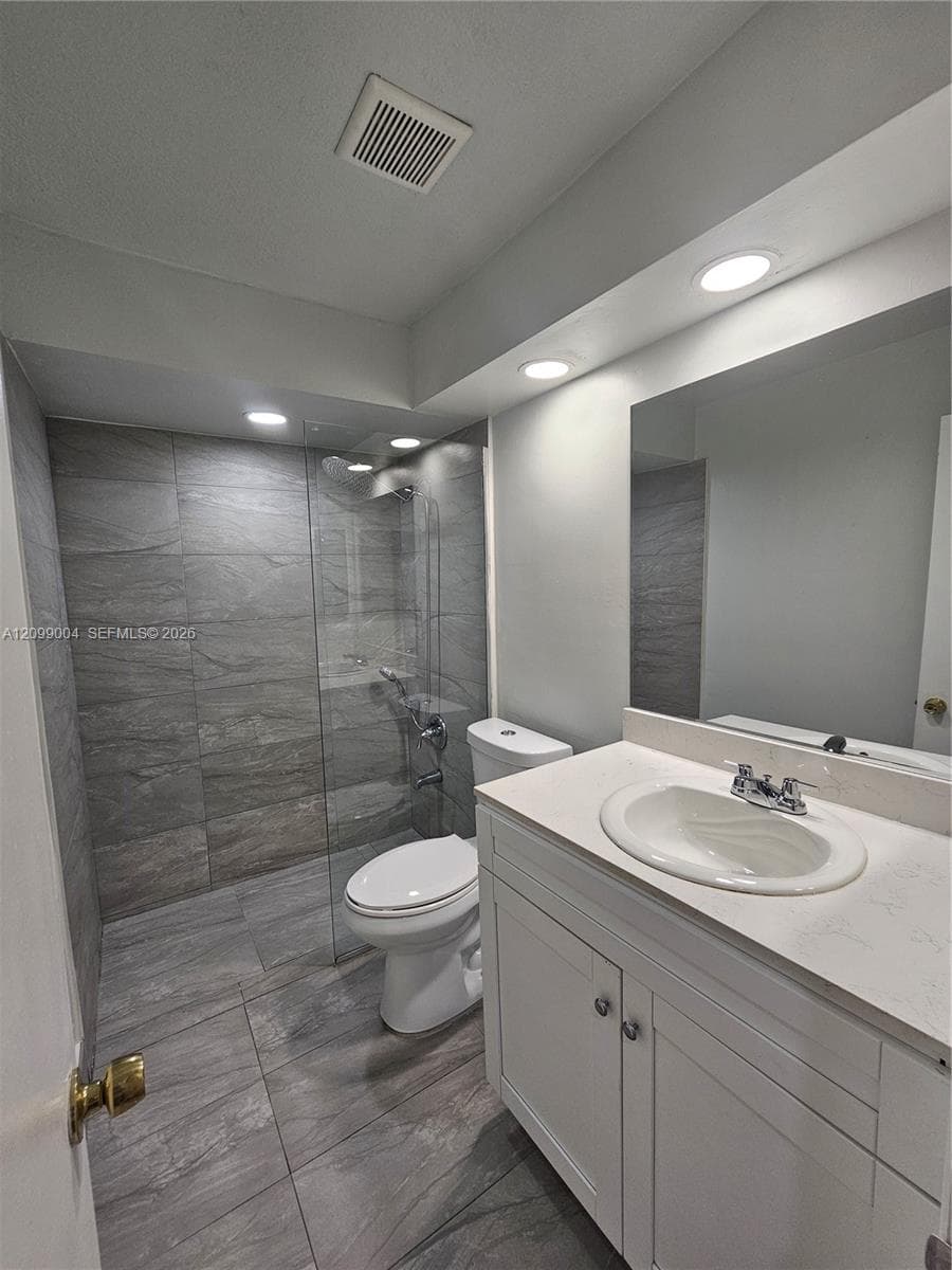 2ND BATHROOM IN HALLWAY