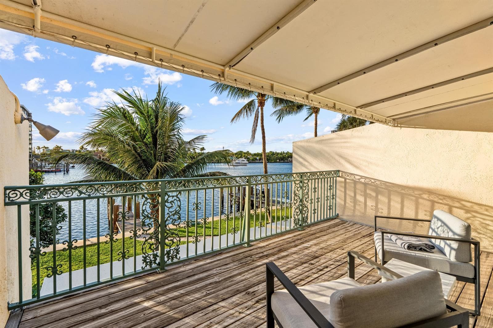 mls_BALCONY_2_DT