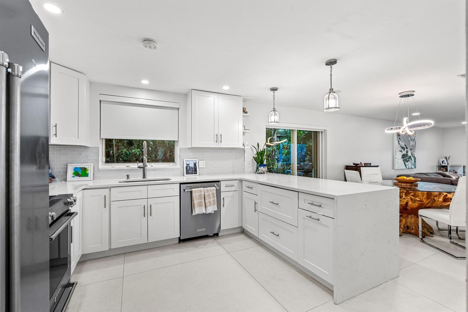 mls_KITCHEN_RIGHT_DT