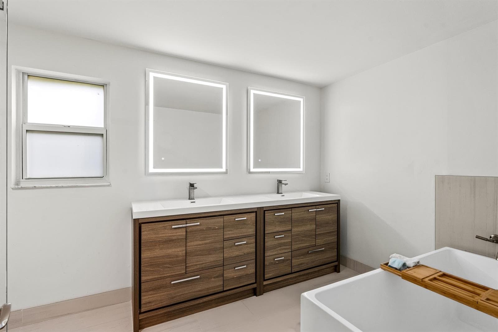 mls_PRIMARY_BATHROOM_DT