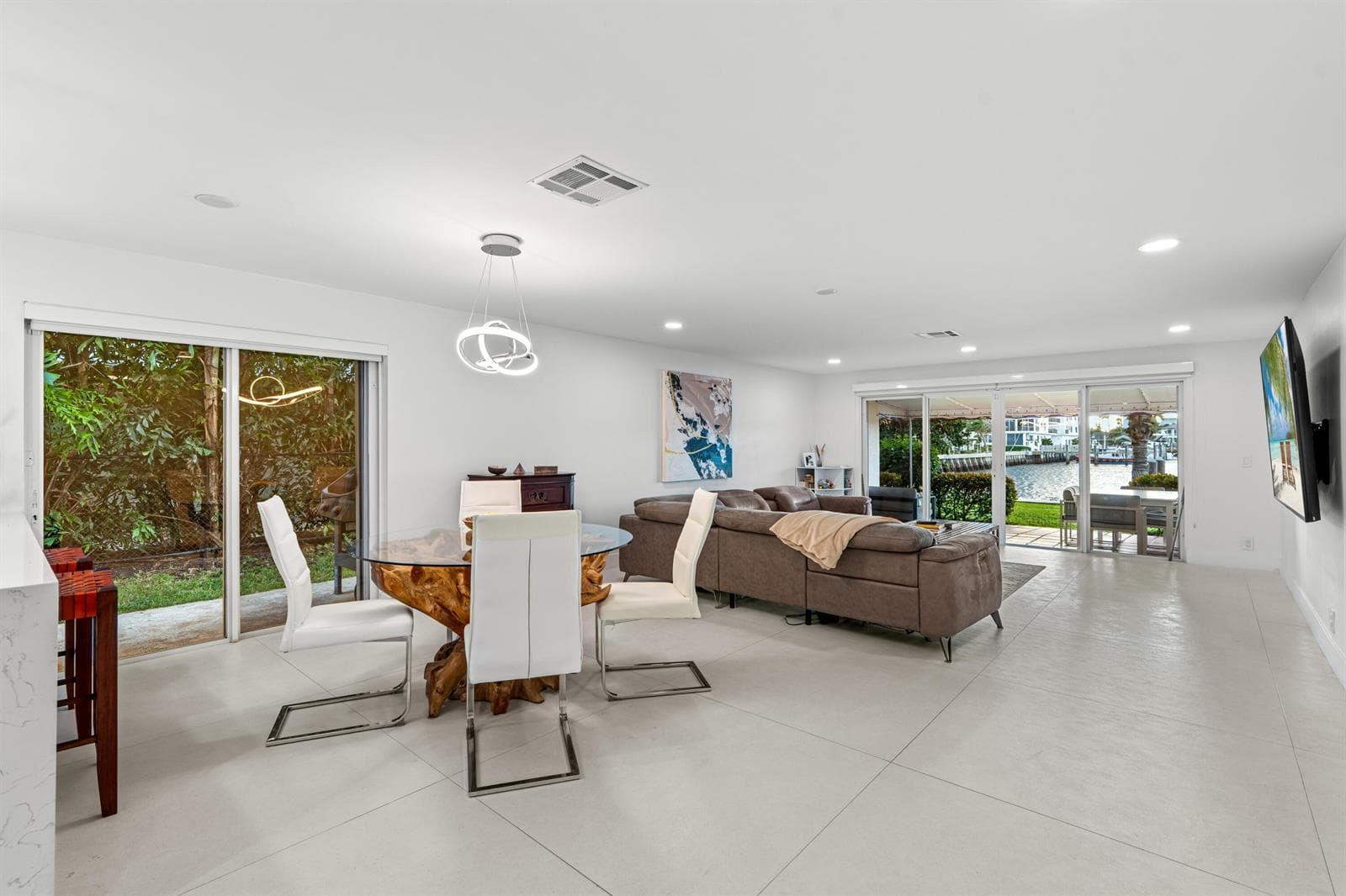 mls_GREATROOM_ANGLE_DT