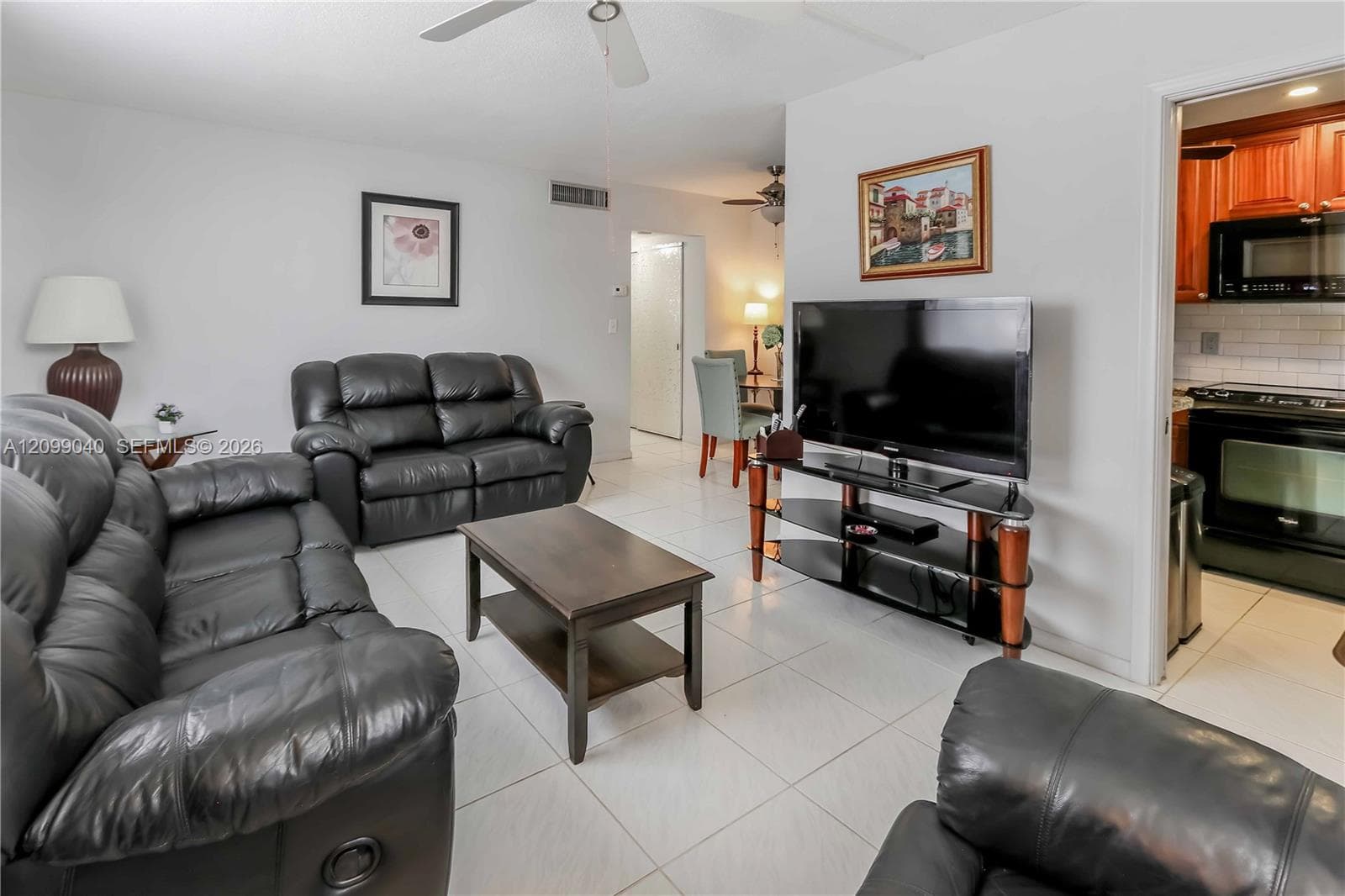 CRYSTAL COURT MANOR · #1A in Hollywood - Photo 6