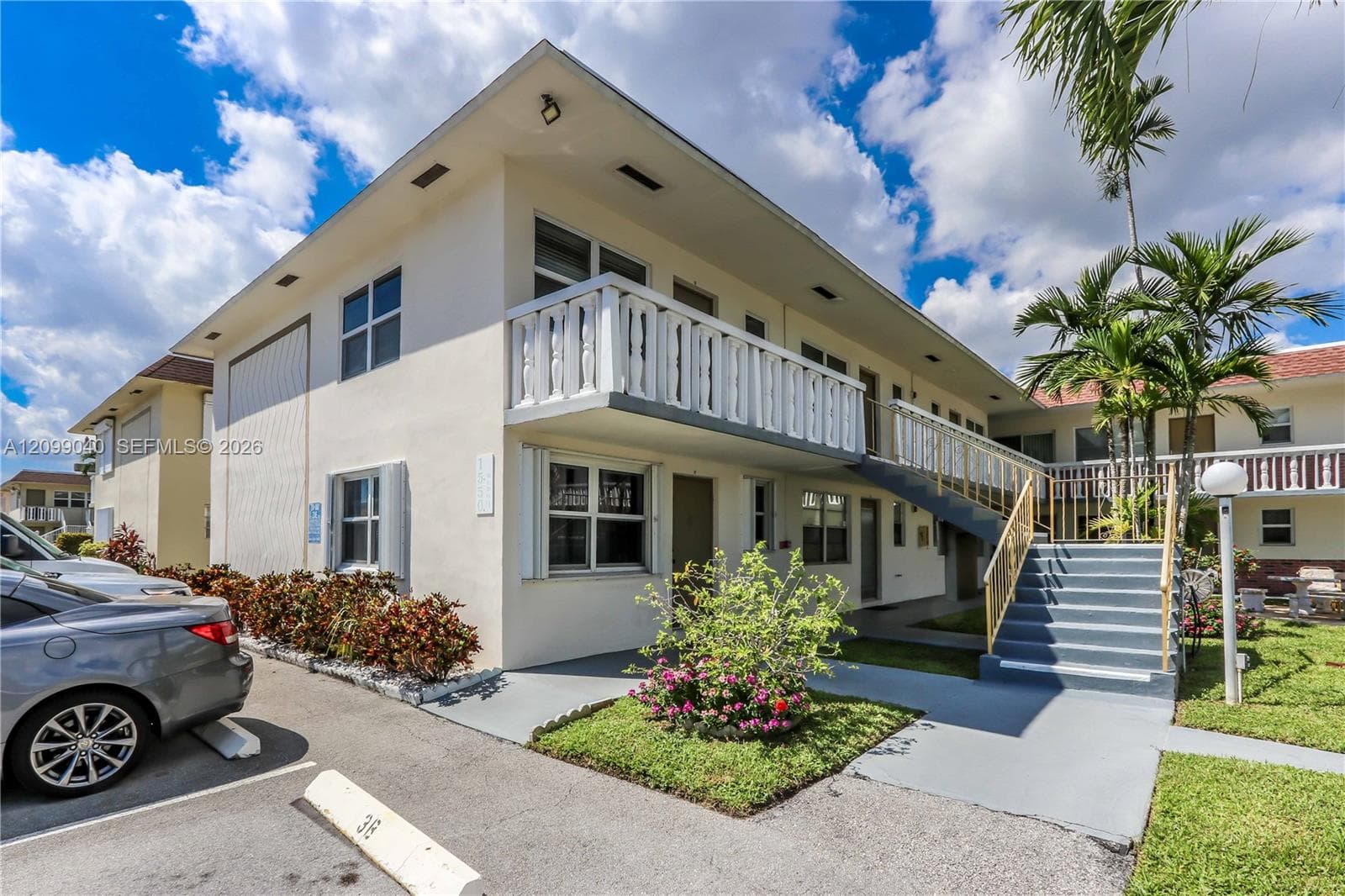 CRYSTAL COURT MANOR · #1A in Hollywood - Photo 18