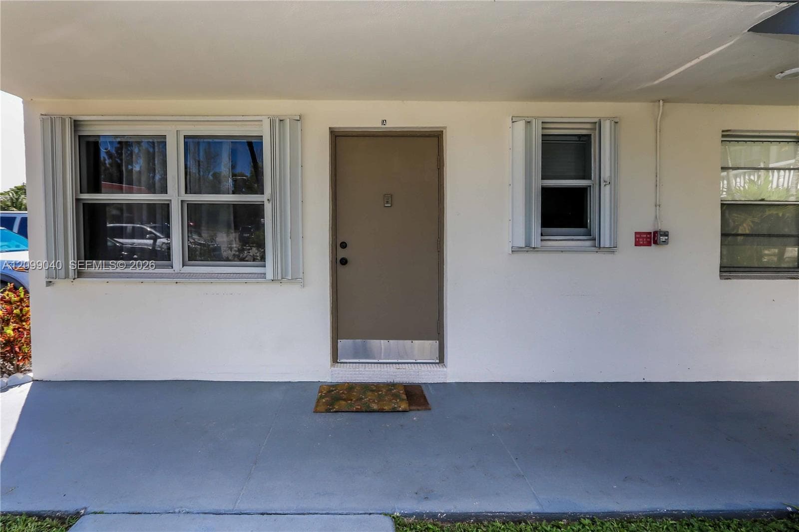 CRYSTAL COURT MANOR · #1A in Hollywood - Photo 19