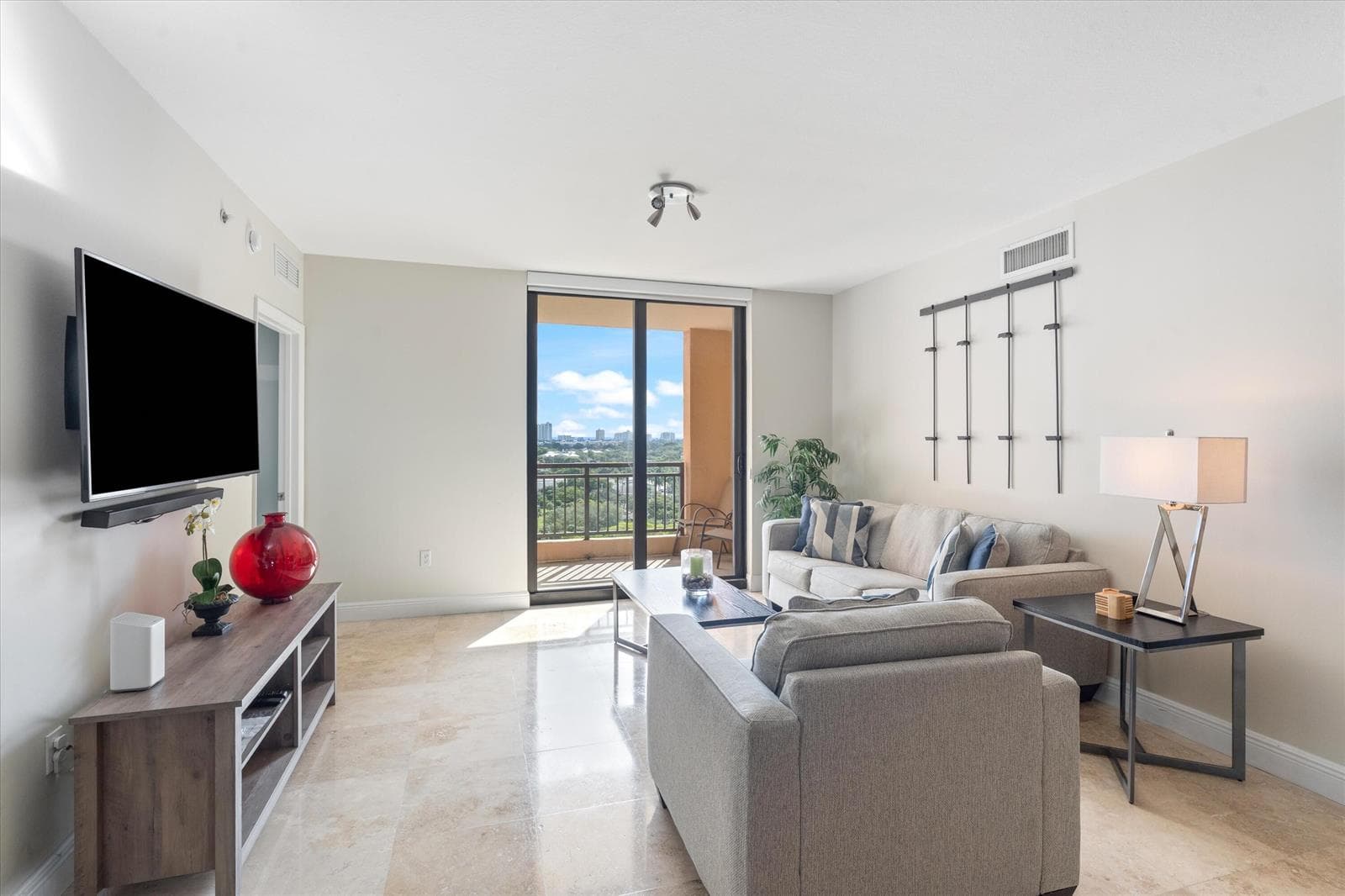 02-110 N Federal Hwy #1214 Ft. Lauderdal