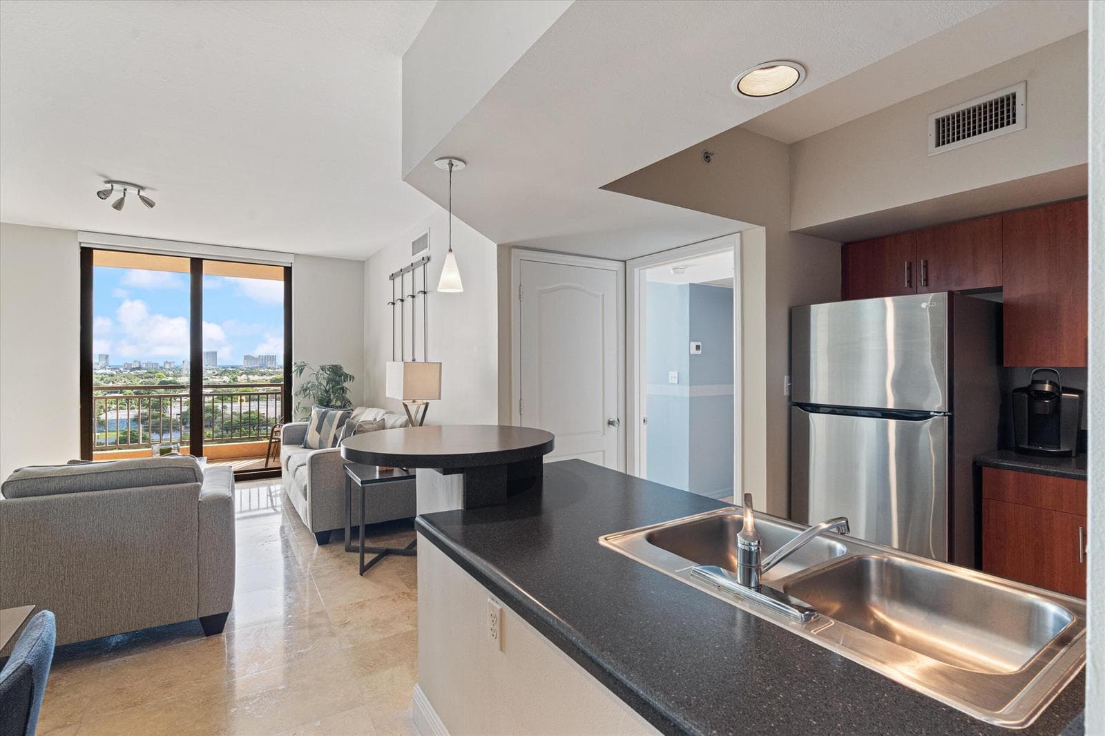 08-110 N Federal Hwy #1214 Ft. Lauderdal