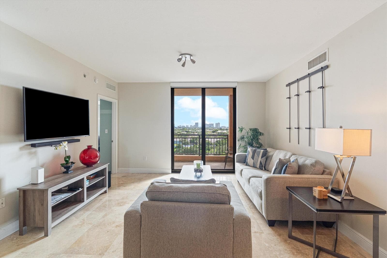 04-110 N Federal Hwy #1214 Ft. Lauderdal