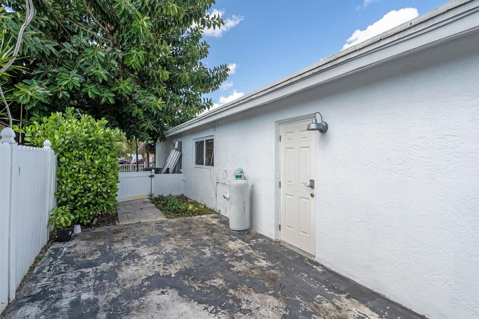 46-web-or-mls-421SW18th-26