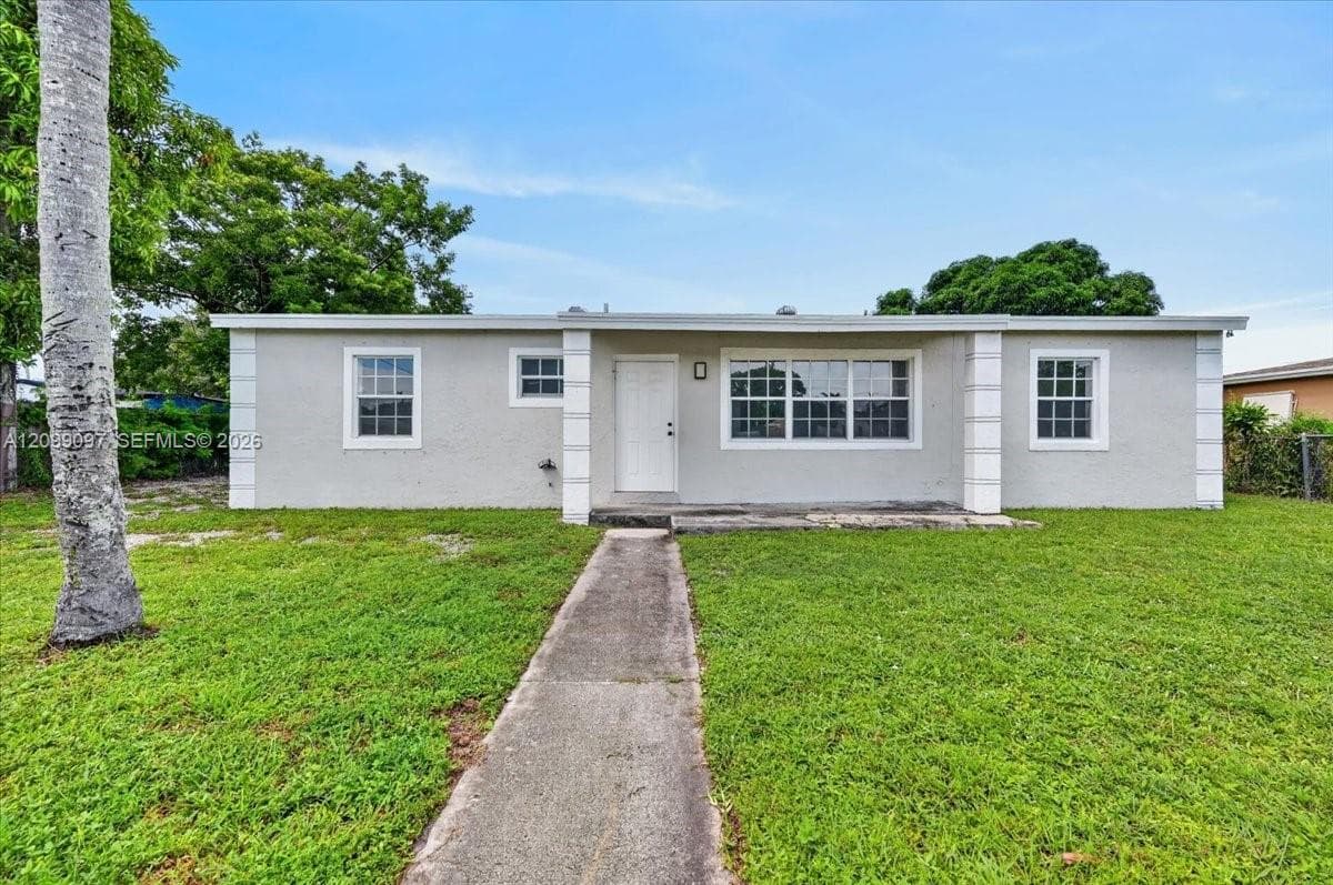 2885 NW 155th Ter photo 2