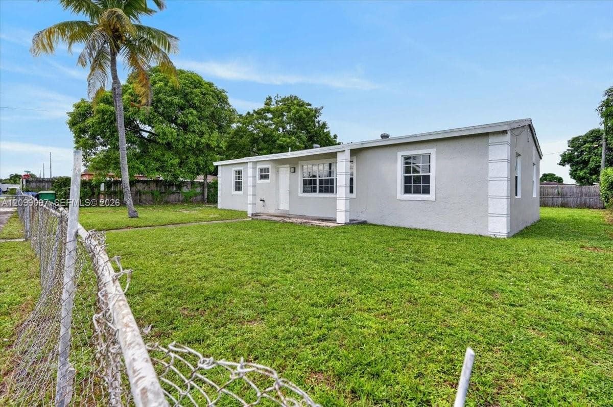 2885 NW 155th Ter photo 4