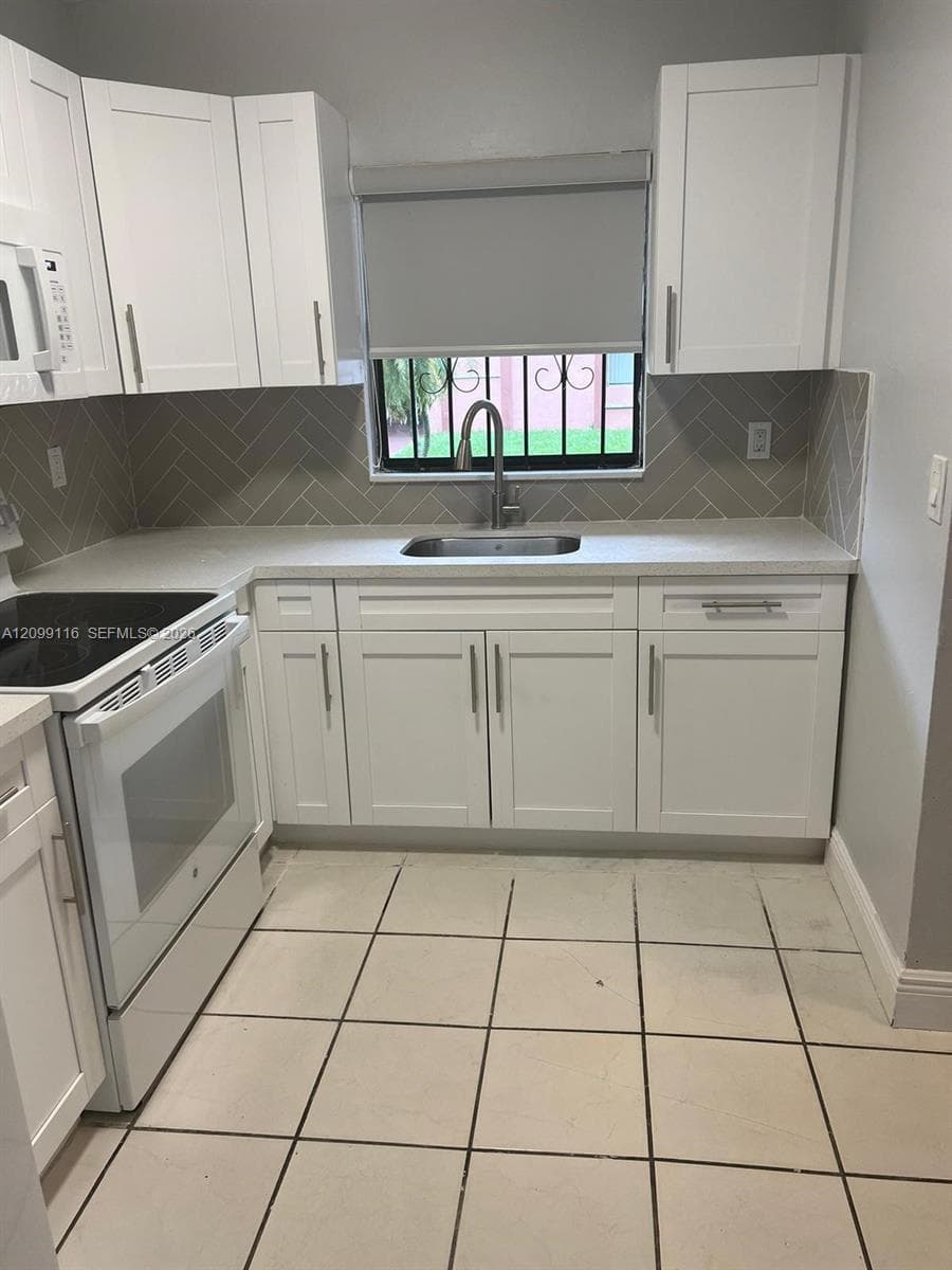 LAGO GRANDE CONDO THREE C · #41-101 in Hialeah - Photo 12