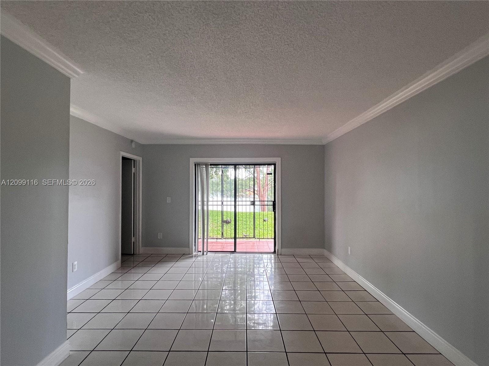 LAGO GRANDE CONDO THREE C · #41-101 in Hialeah - Photo 3