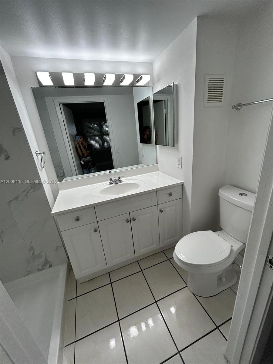 LAGO GRANDE CONDO THREE C · #41-101 in Hialeah - Photo 15