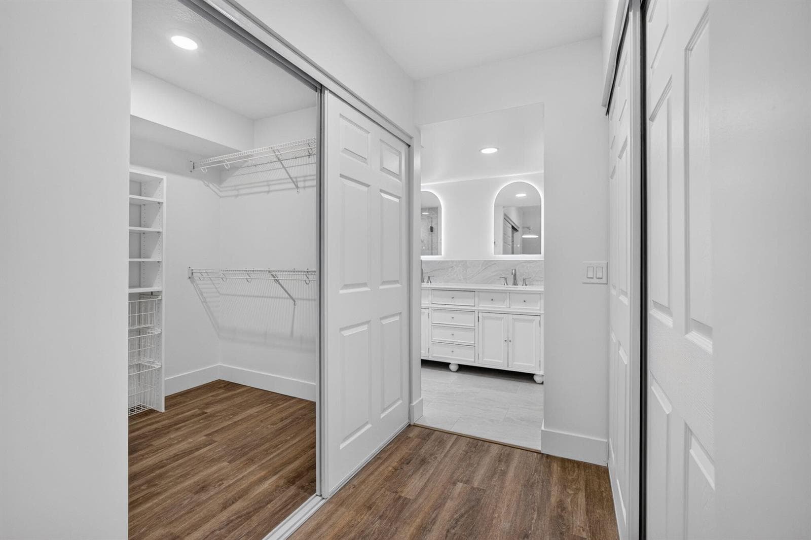 Walk-in Closet