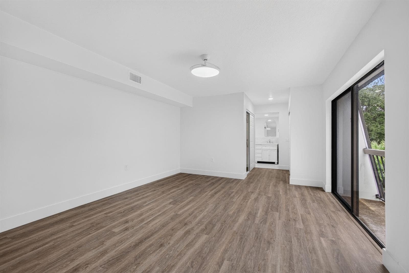 Master Bedroom w/ Balcony