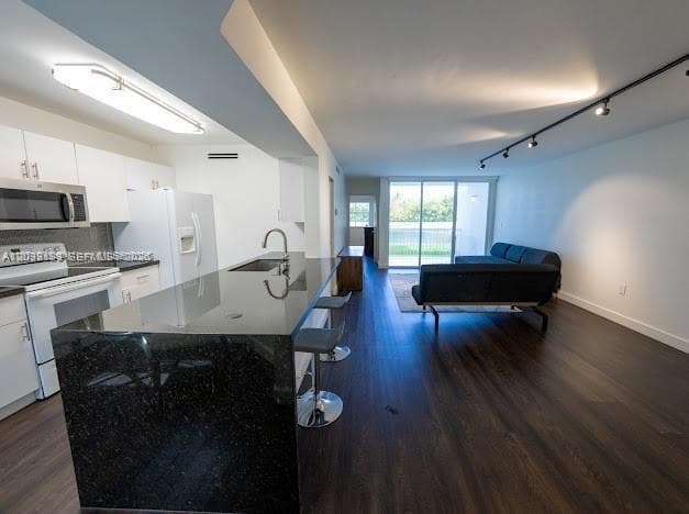THE GREENS AT DORAL CONDO · #427 in Doral - Photo 3