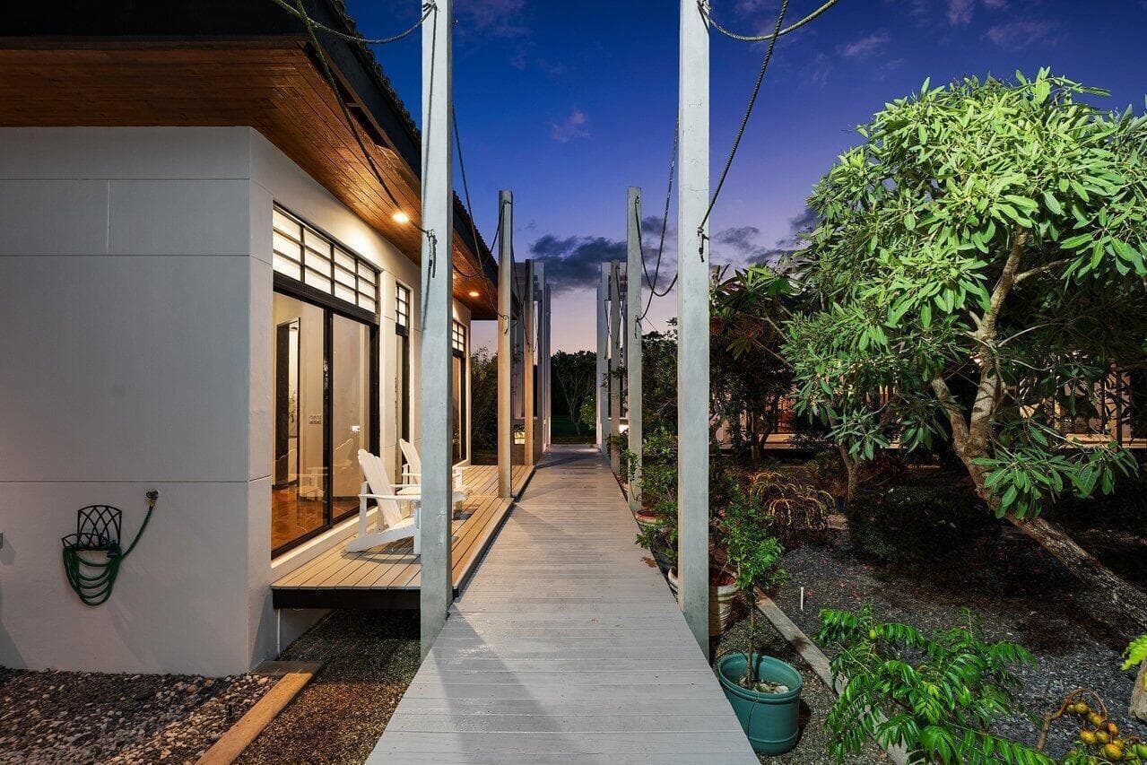 102-8549SurreyLane-BocaRaton-FL-33496-SM