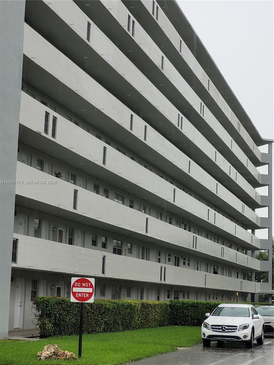 JADE WINDS · #615-1 in Miami - Photo 1