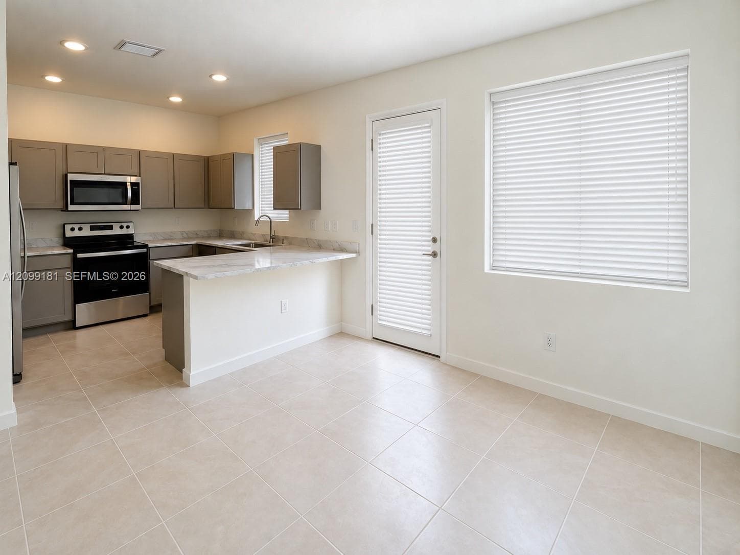 1223 NW 208th Ter photo 4