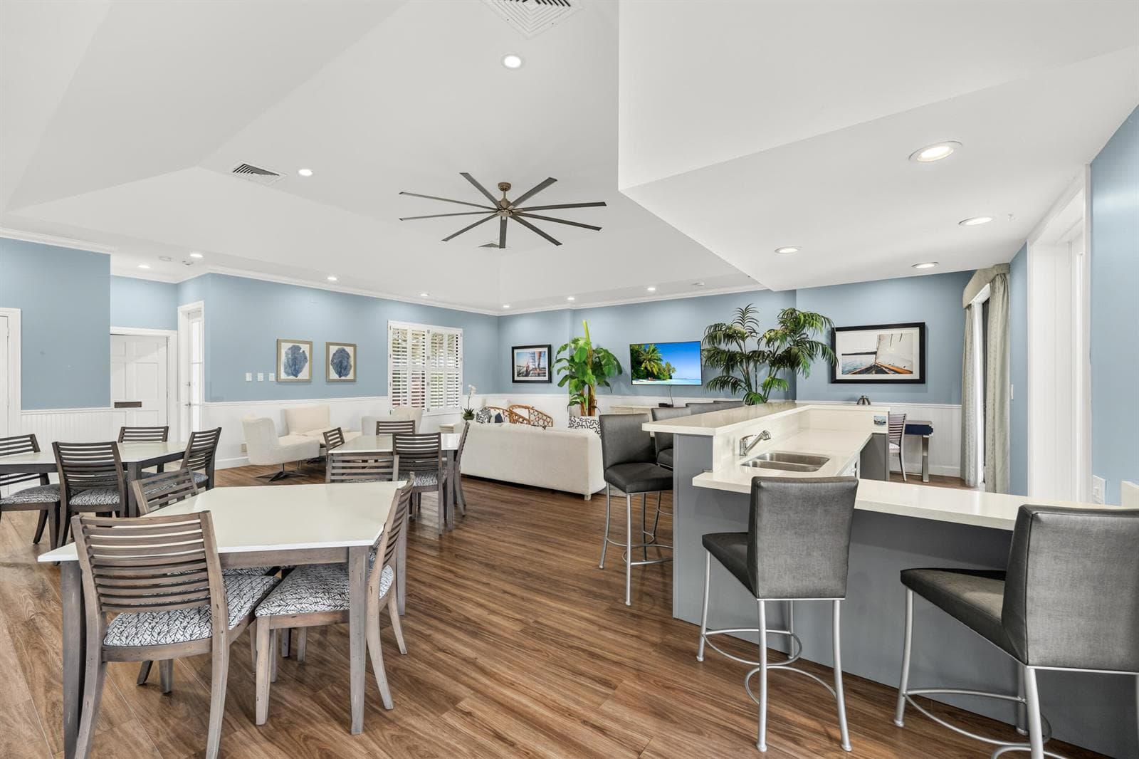 84_wpb + mariners cove - lobby 02