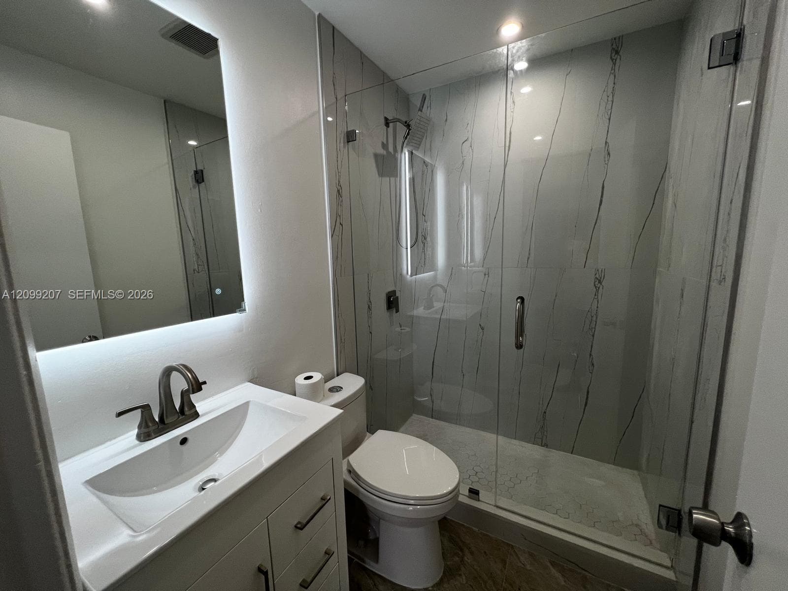 POINT LAKE CONDO I · #207 in Miami - Photo 6