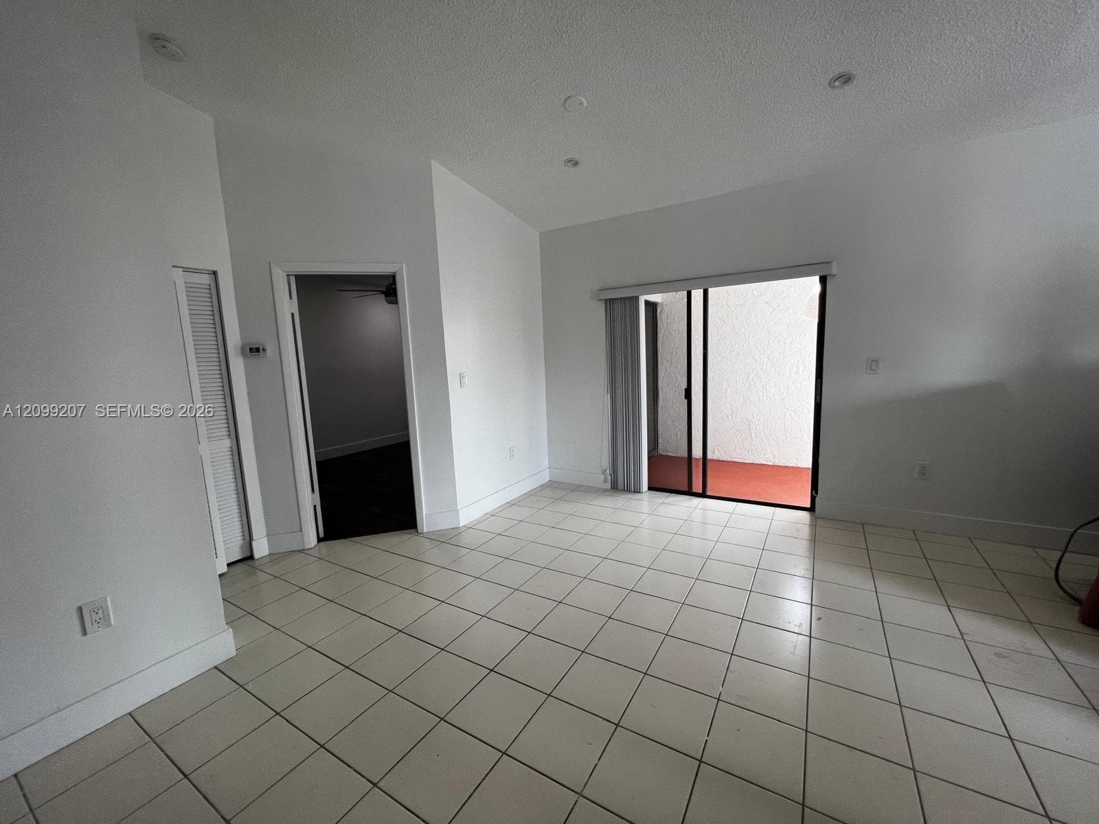 POINT LAKE CONDO I · #207 in Miami - Photo 3