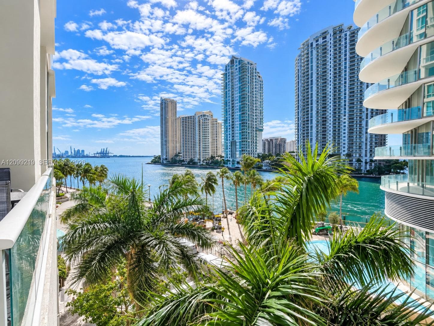 Met 1 · #L-406 in Miami - Photo 1