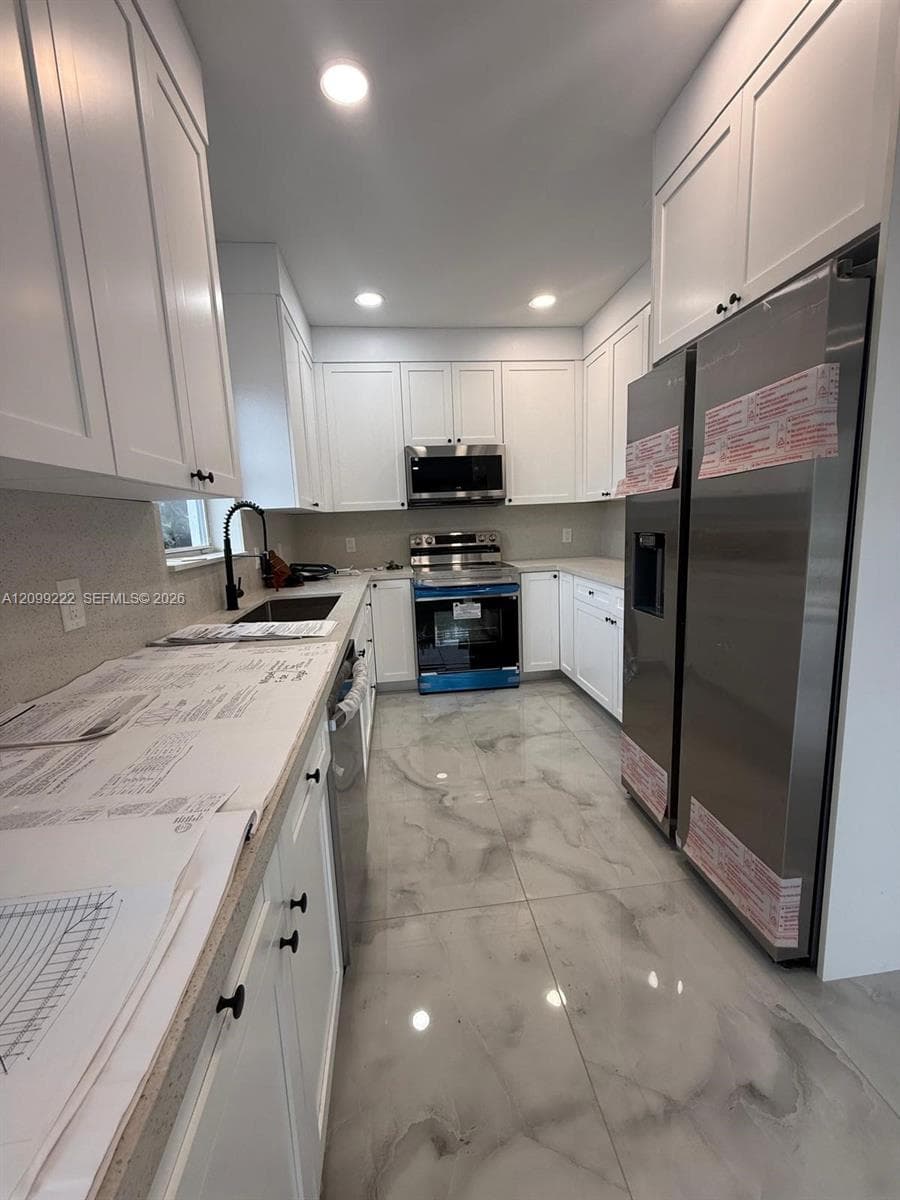 2445 Taft St #- photo 5