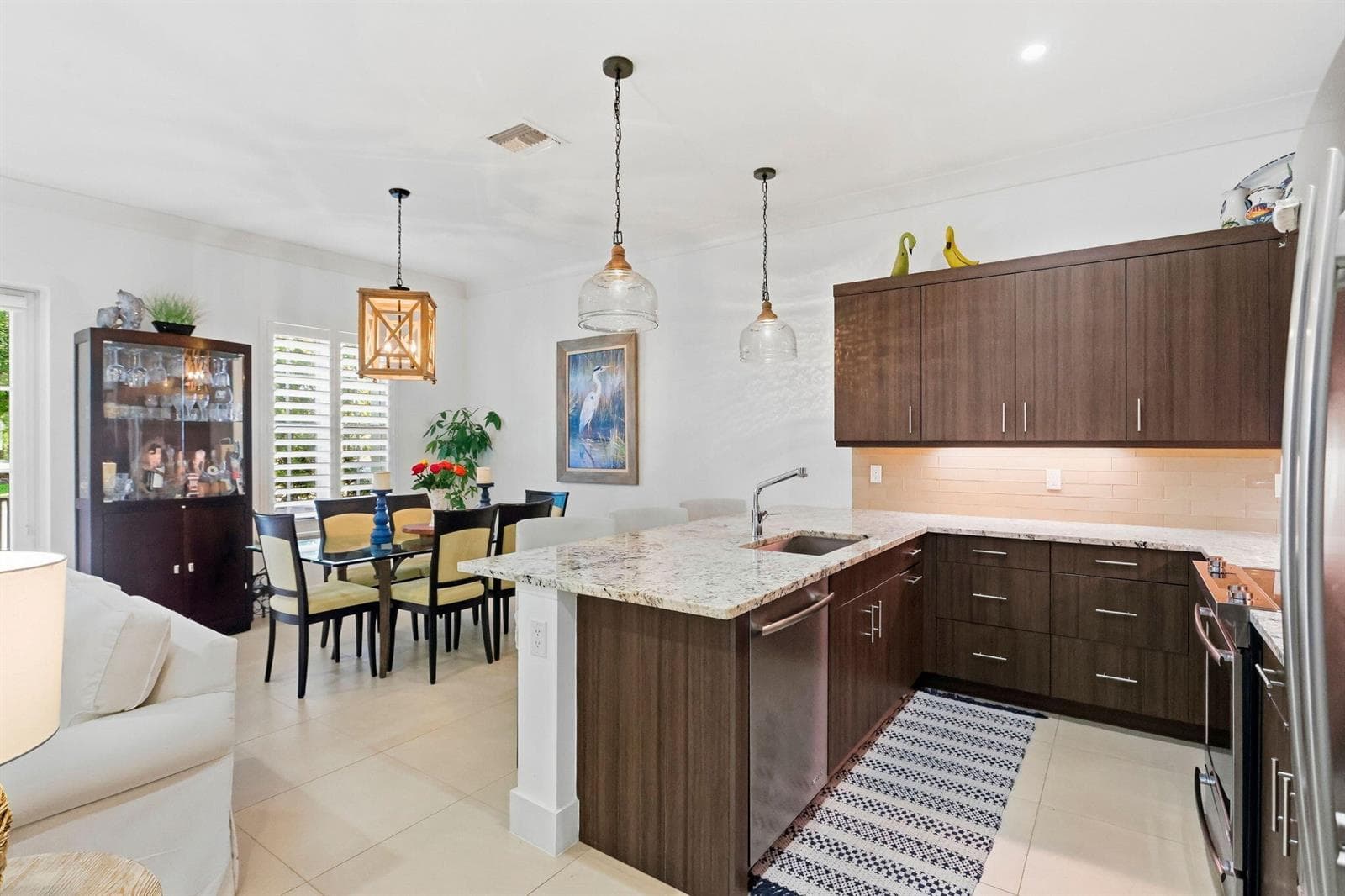 Kitchen & Dining