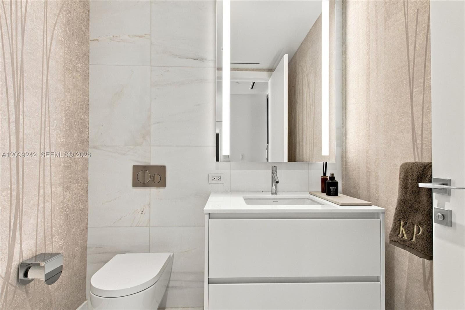 1/2 Bathroom.