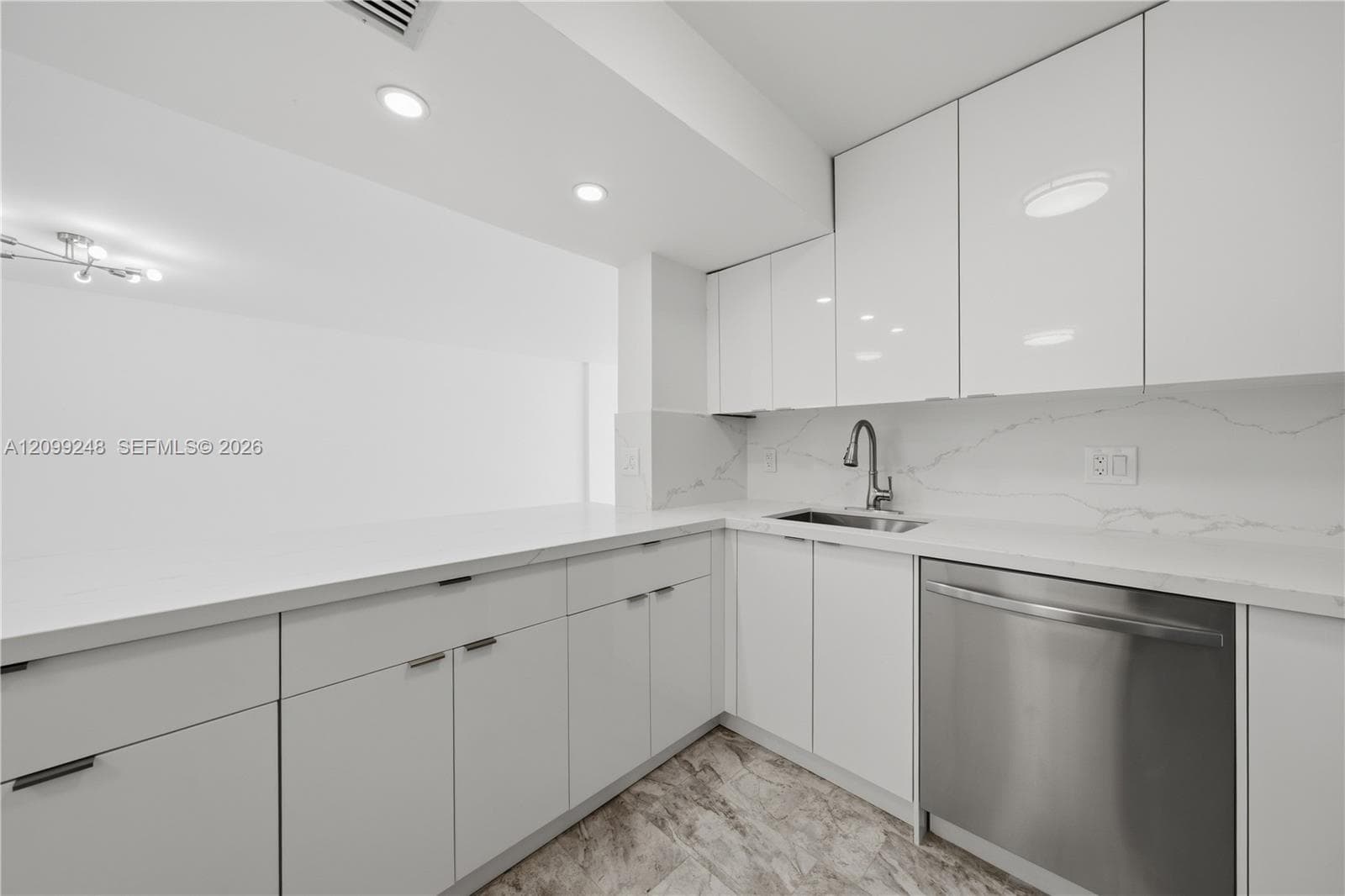 Avant Garde Condo · #703 in Hallandale Beach - Photo 6