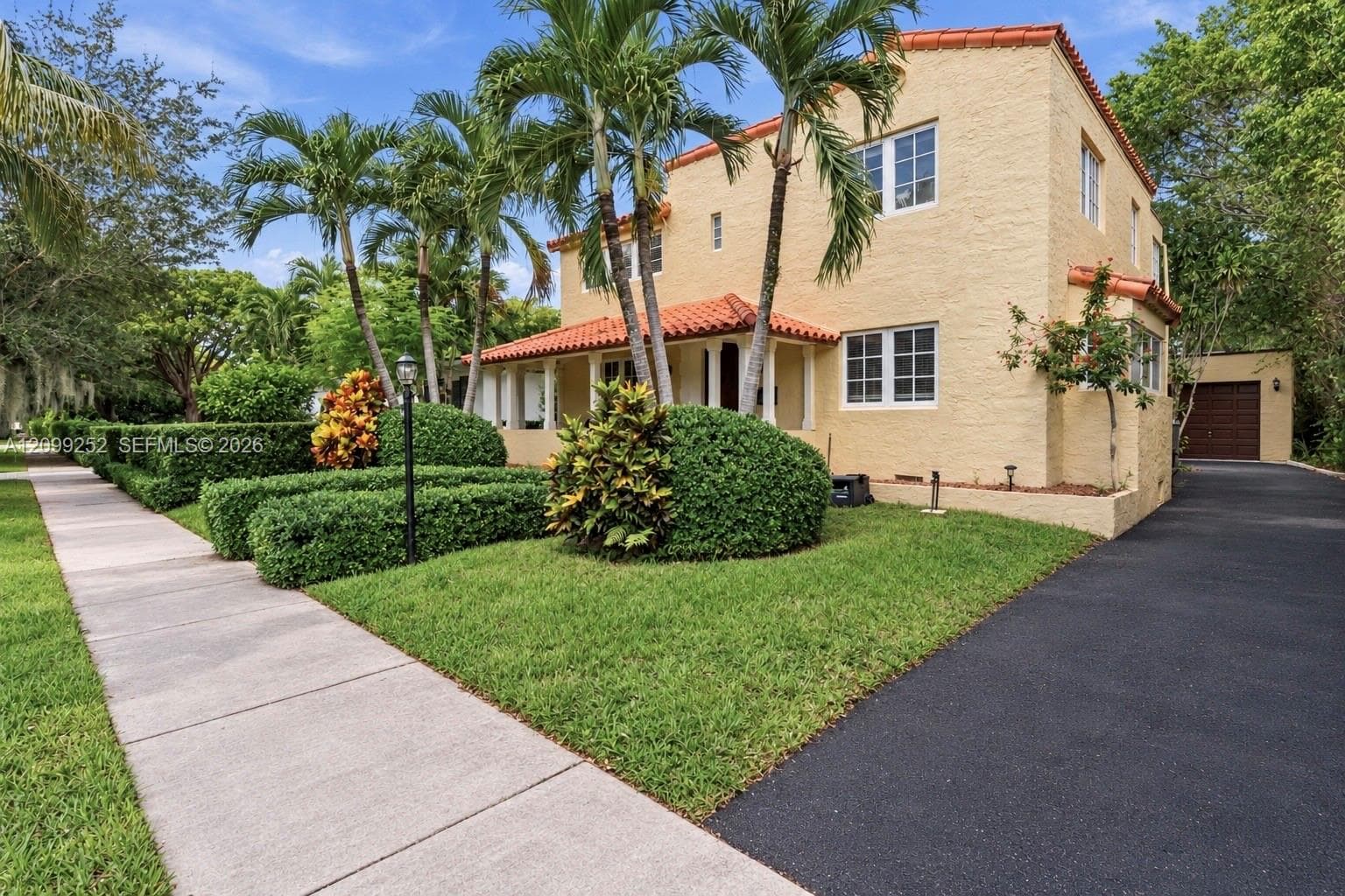 1461 Certosa Ave photo 2