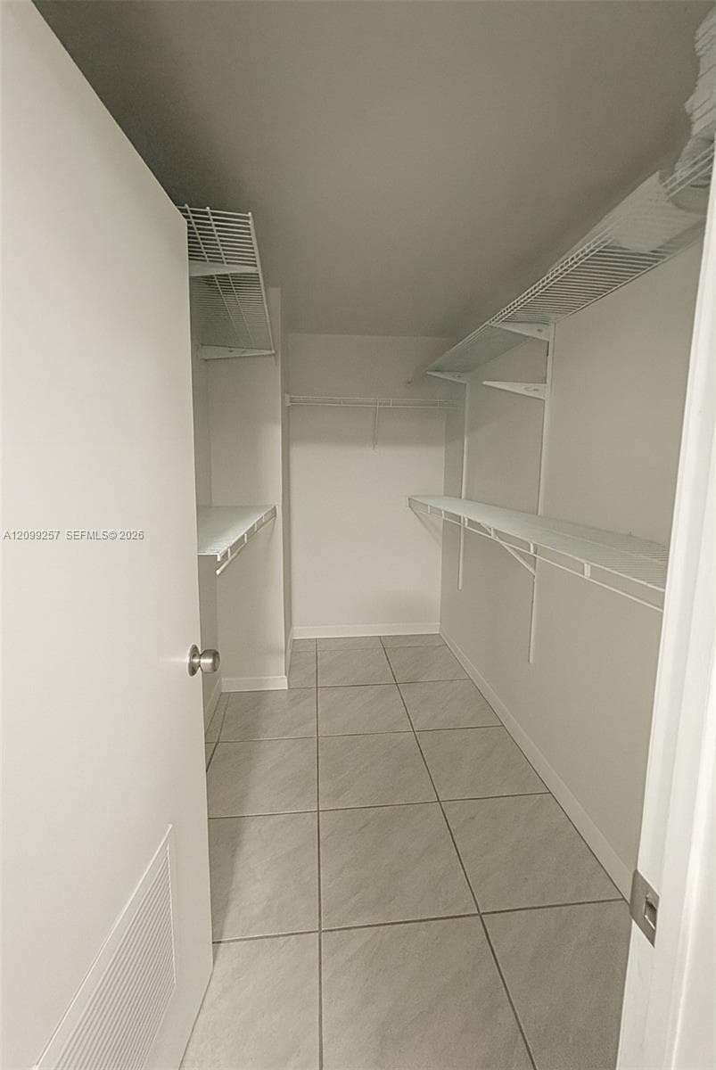 Golfview Club · #402 in Miami - Photo 8