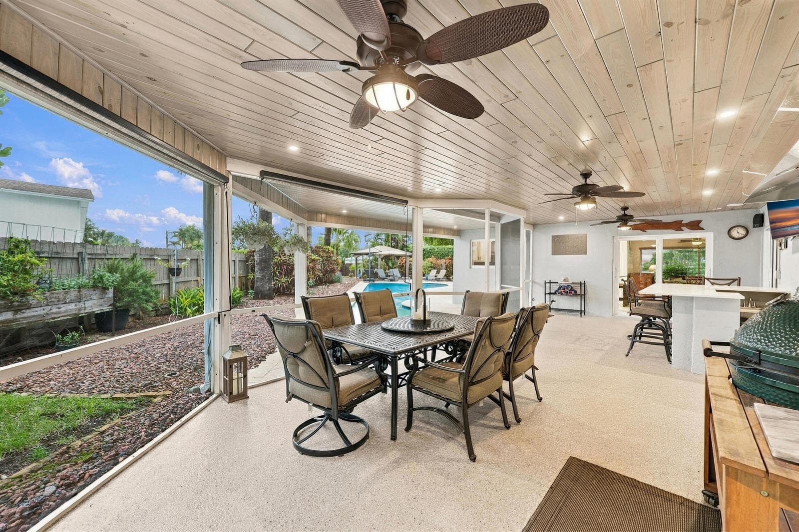 Built In Bar & BBQ Area