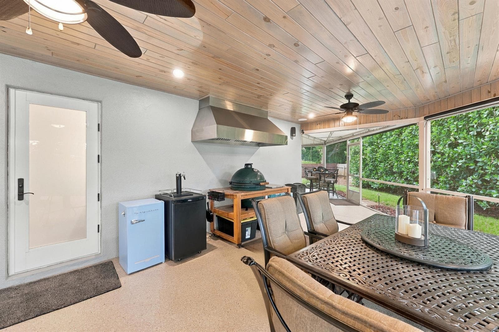 Built In Bar & BBQ Area