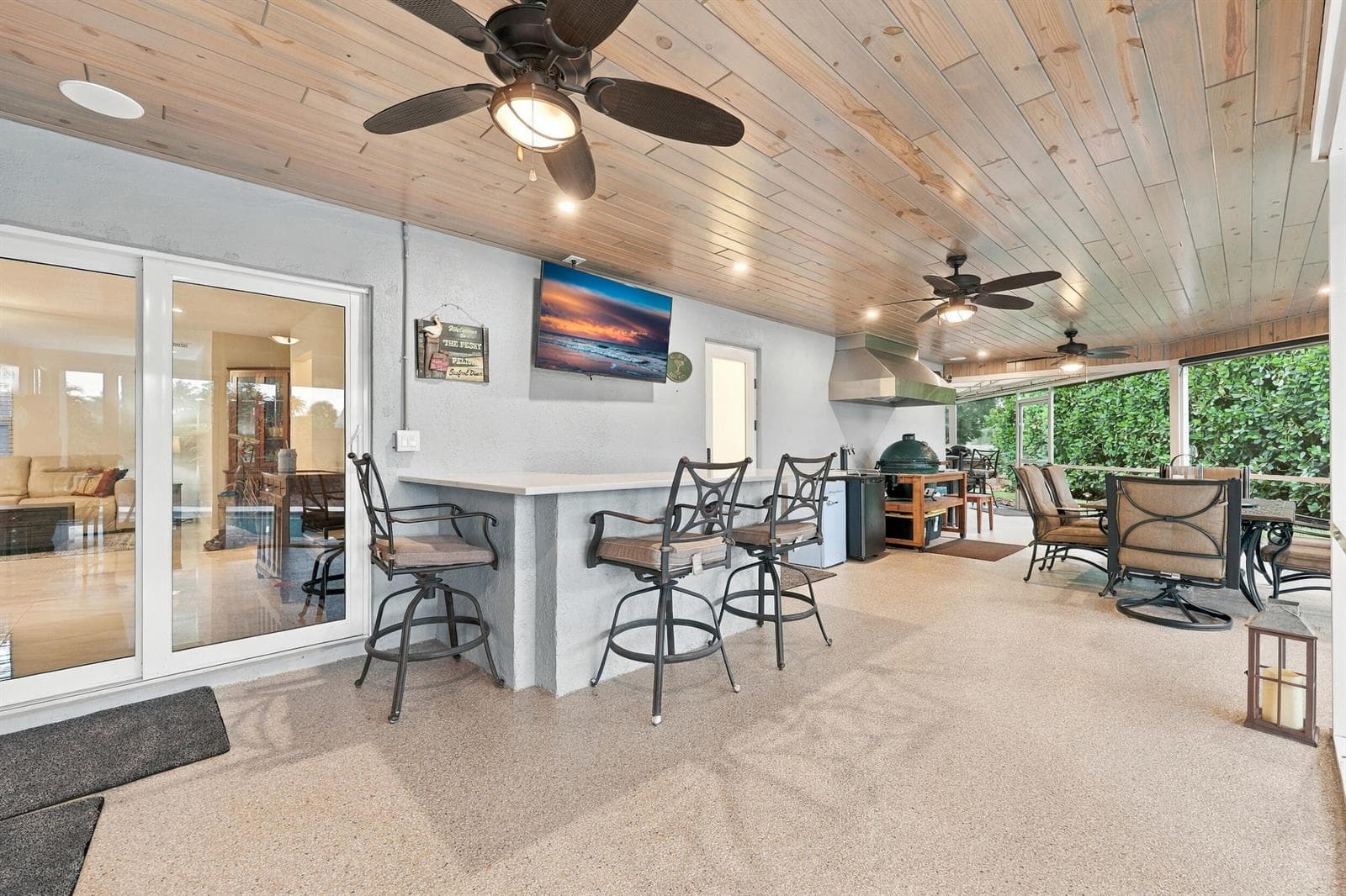 Backyard Paradise & Entertainers Dream!