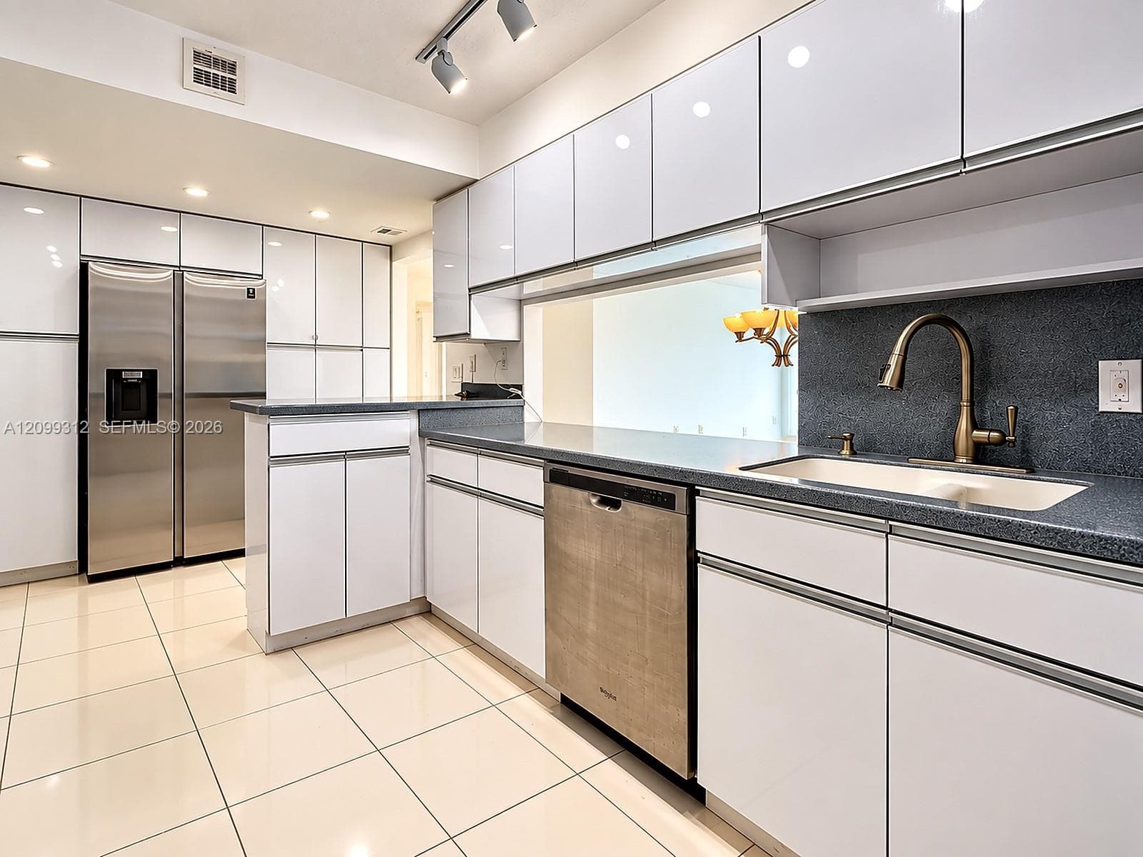 Commodore Club South · #1111 in Key Biscayne - Photo 12